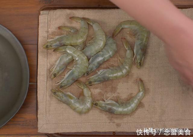 分享一款柠檬叶香辣虾，孩子爱吃的肉食美味，烹饪简单，营养解馋