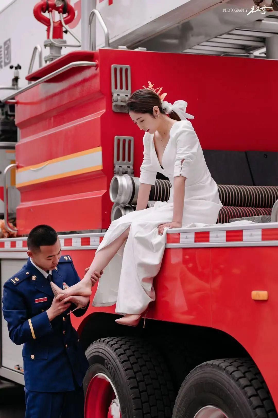 拍摄现场，新郎跑了，新娘却很淡定... ...