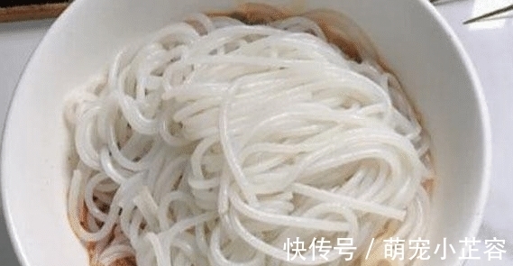 最近我爱上吃这个,包上馅蒸一蒸,10分钟出锅,皮薄馅又足,好吃