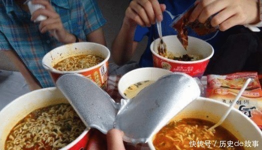 坐火车别只记得带泡面,换成这5种零食,轻松馋哭身边车友!