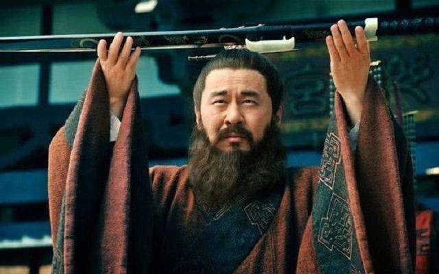 颜良|许褚敢硬抗张飞和吕布,为何面对颜良和文丑却怂了?