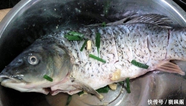 炖鱼时，万万不可放“它”，不然腥味锁在鱼里，鱼汤不鲜，口感差