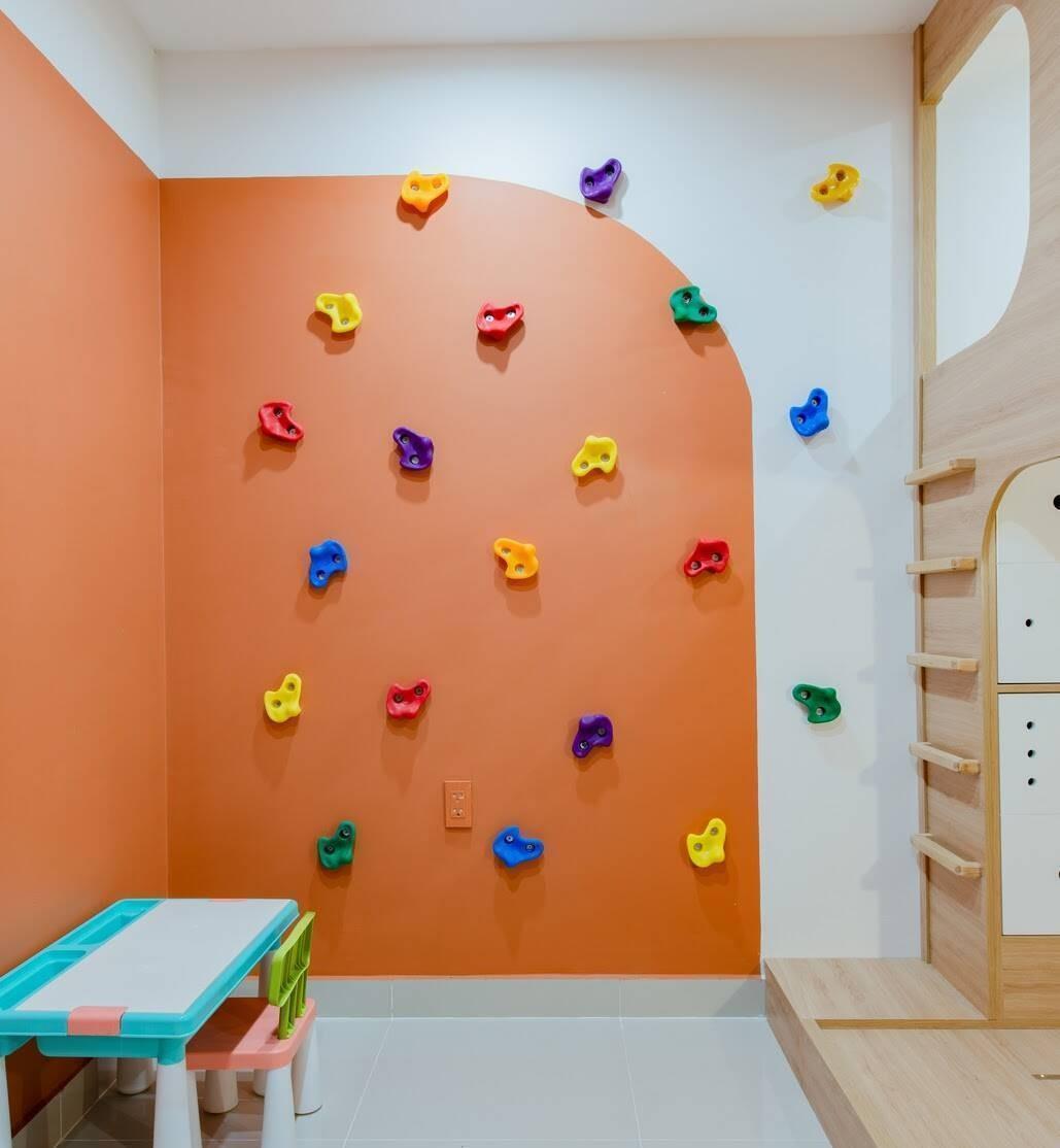 收纳|78㎡“去客厅化”，扔掉沙发靠墙打5cm高地台，一家5口越住越宽敞