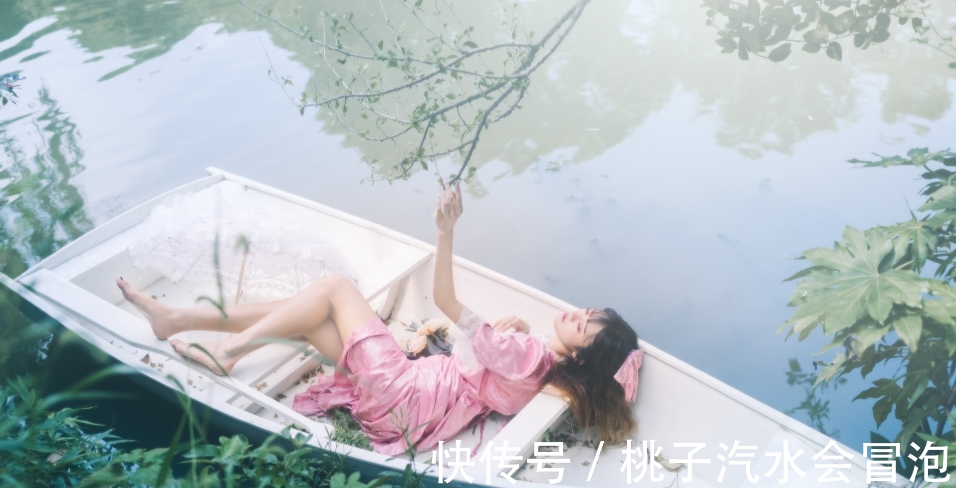 高天云#青山何处是,秋色已成空。凭窗期盼天涯客,谁晓红尘魂梦中