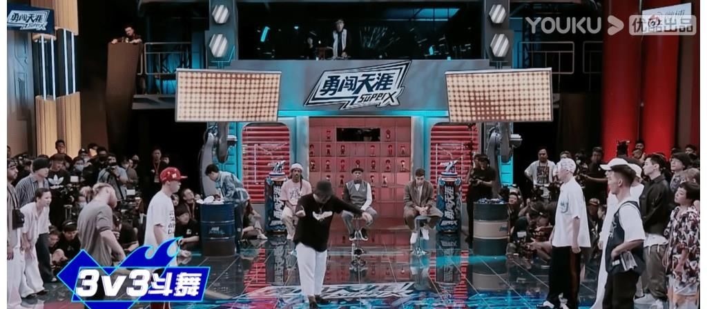 《街舞4》同样是一胜一负，为何一博和艺兴的毛巾差距会那么大？