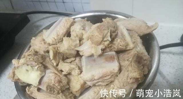 炖莲藕,为何总是炖不烂?教你一招,炖出来的莲藕香甜又软糯