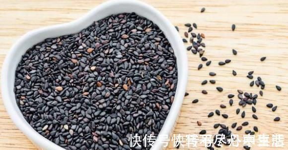 常吃|常吃黑芝麻真能乌发吗?只要坚持3件事,其实比吃黑芝麻还管用!