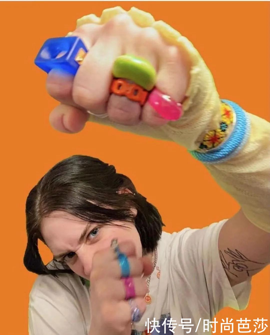 看到Jennie晒手上的戒指，终于找到原因了