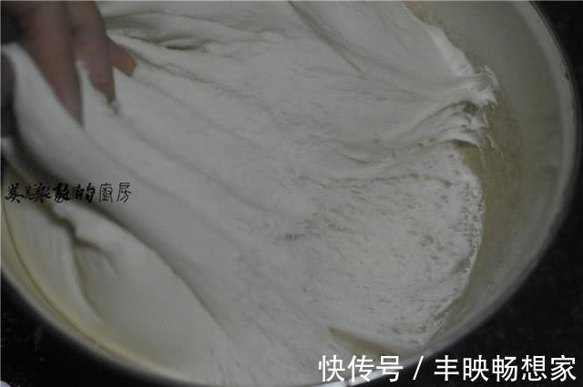 蒸馒头和包子,要学会“三次醒发”,不然出锅后死皮、塌陷口感差