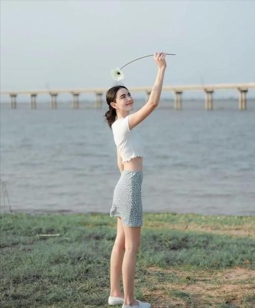 搭配|微胖的女人穿T恤,牢记“3原则2思路”,才不会显臃肿还没品味