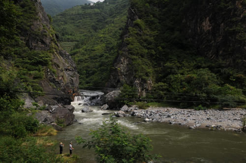 秦岭深处发现一个秘境小镇，到处青山绿水，人少景美好避暑！