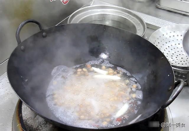 窍门|饭店的五香花生为啥好吃，偷偷告诉你窍门，口感清脆，色泽红润