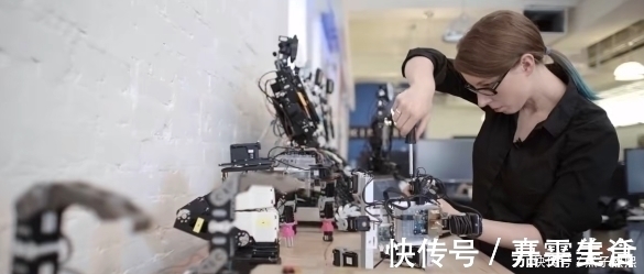 岗位|当人像机器一样活着,机器像人一样聪明,谁会被淘汰?