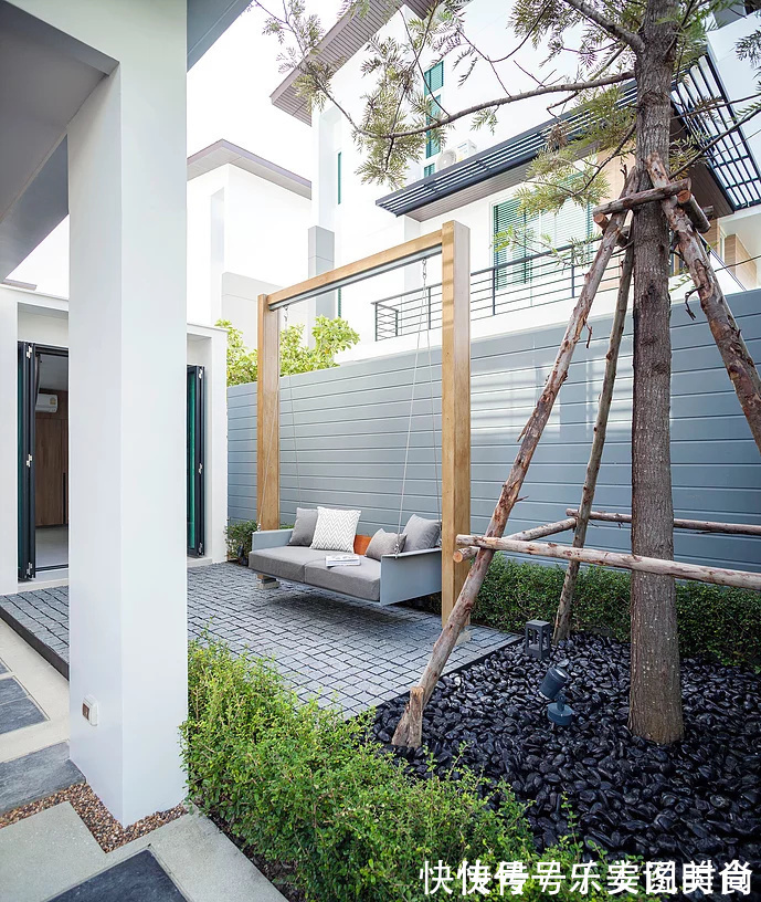 小花园|30㎡上下庭院如何设计?这种精致的治愈系现代风小花园,太好看啦