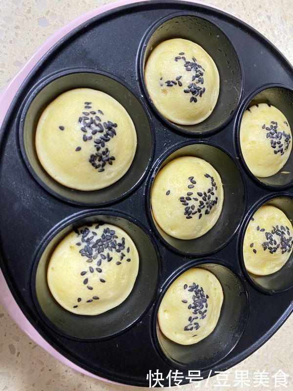 这道自制小蛋糕，低糖又美味简单快手，超下饭