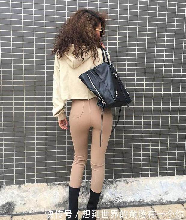 紧身 酷酷的打底裤美女,戴上墨镜更显几分冷艳,魅力十足