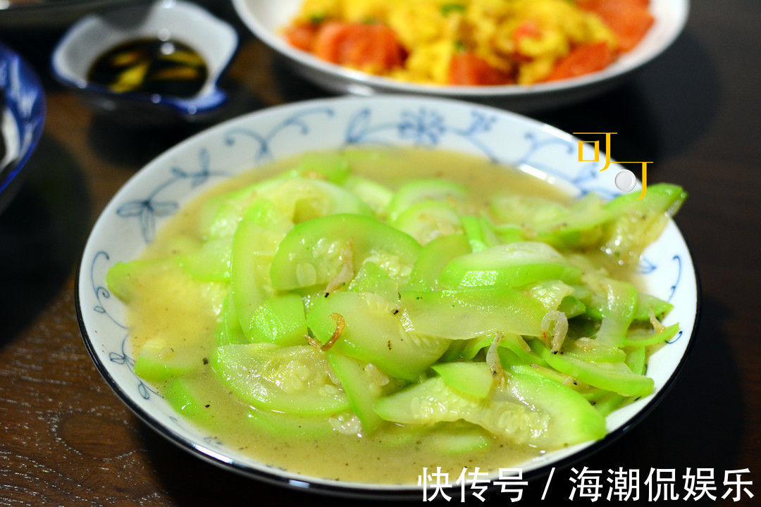 木耳|晚餐加餐，4个大闸蟹56元，再加两荤两素，特殊时期真够丰盛