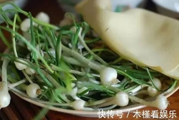 农村|农村“似蒜非蒜”的野菜，实质上为名贵药材，不要傻傻的拿来吃了