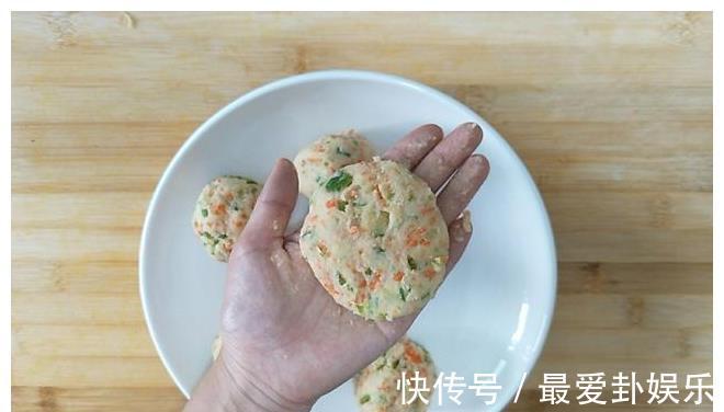 做法|土豆饼的简单做法,学会了再也不用买早餐了,咬一口满嘴留香