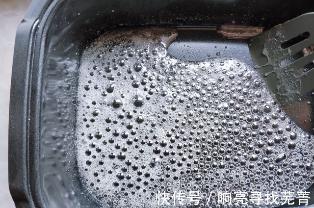 在家做翻砂芋头，甜而不腻，比买的零食强多了！