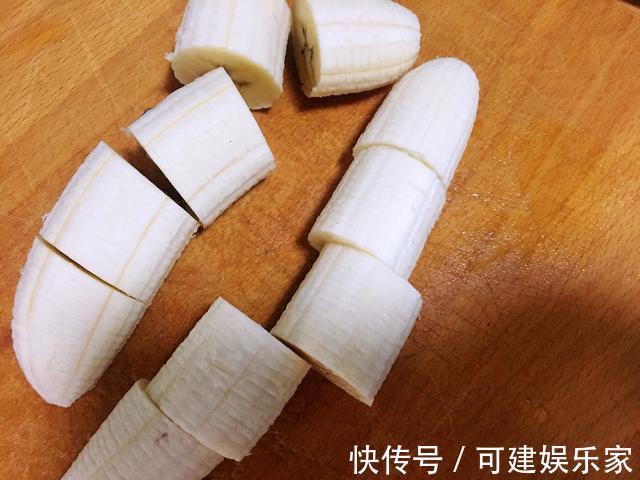 香蕉|香蕉别总生吃了,做成简单的小甜品,外酥里嫩,大人小孩都爱吃