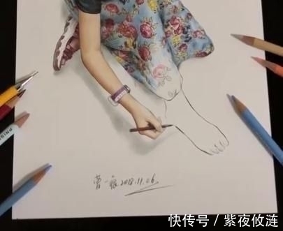 亲爱的&小女孩画画,画出了名,成品出来后满意极了