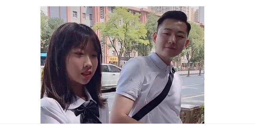 老爸|“年轻老爸”走红,接孩子被误认为是男友,网友孩子妈怎么想