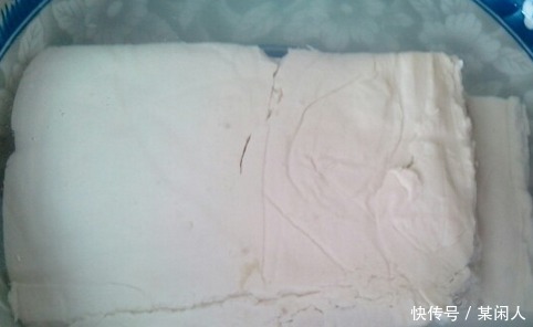 炒豆腐时，不要直接下油锅，多做这一步，香酥嫩滑，吃着比肉香！