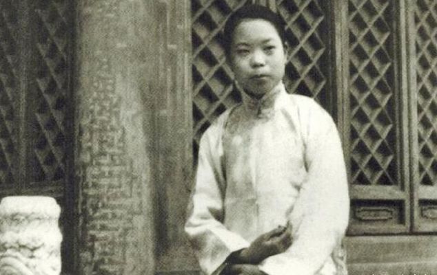 离婚|她跟皇帝提出离婚，5万分手费被姐姐骗走，最后嫁给一环卫工人