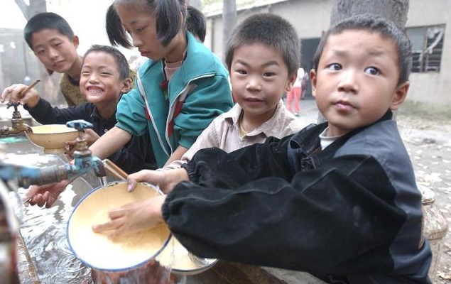 洗洁精|这样洗碗相当“喝毒”多数家庭中招，为了健康，别再傻傻忽视了
