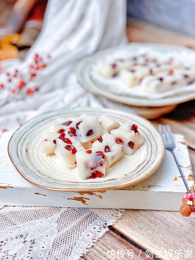 香甜|快手10分钟就能做的蔓越莓年糕,香甜软糯,快过年了赶紧囤起来