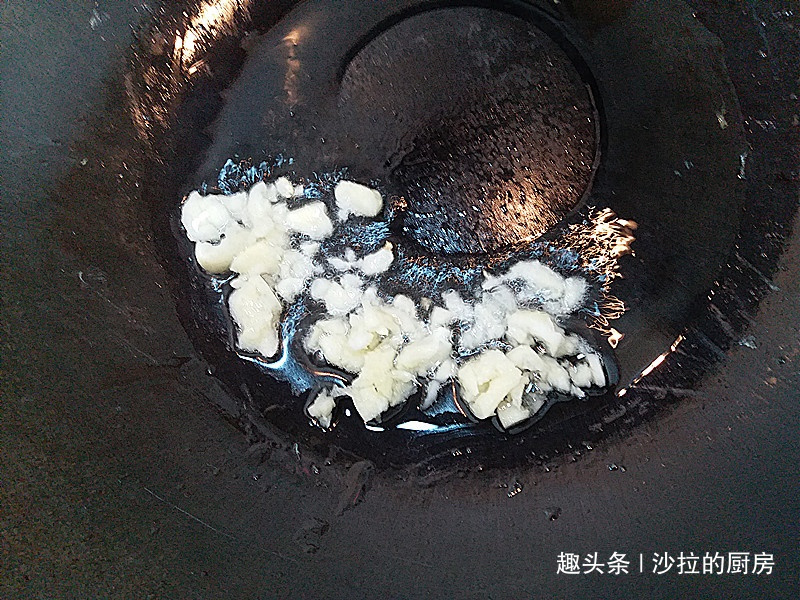 嫩白|夏季遇到此菜多吃些，维C是黄瓜的8倍，排出毒素，肌肤细腻嫩白