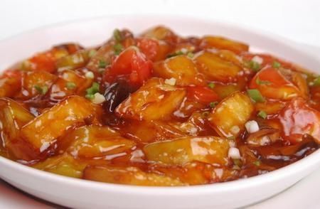  小妙|红烧茄子裹面粉还是淀粉，一个小妙招：“做出美味才是硬道理。”