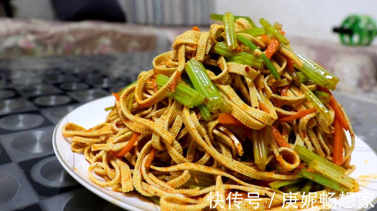 豆腐皮最好吃的做法，香辣过瘾，做法简单，一上桌就被抢光