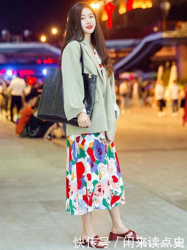 风衣外套不“受宠”了,今秋流行“小西装”,时尚潮人都在穿