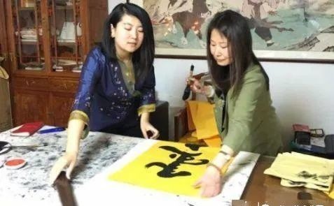 现身|慈禧五世外孙女现身,网友:跟慈禧年轻时的美貌有一比