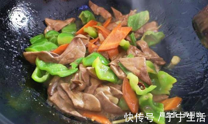 下馆子时,懂行的人从来不点此菜,厨师:我们自己都不吃,太脏!