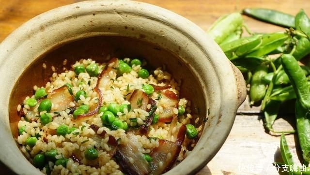 米饭这么吃最香!荤素一锅端,不想吃饭的人都馋了