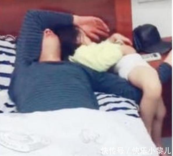 老公|爸爸回房哄娃睡觉,10分钟后就没动静,妈妈推门一看想打老公