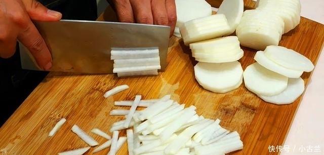 谁说补身得花大价钱？入冬萝卜如此吃，营养不比鱼肉差