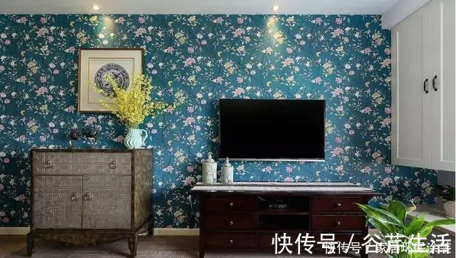 客厅|客厅背景墙贴瓷砖还是墙纸,看完心中答案应该有了吧!
