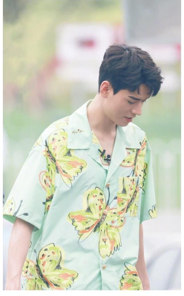 花蝴蝶|中餐厅周也龚俊兄妹情不减，丁真干活踏实，黄晓明太没存在感