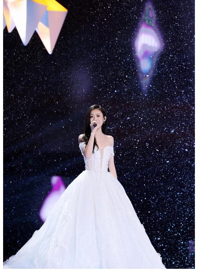 2021中國好聲音|伍珂玥問鼎《2021中國好聲音》總冠軍 十周年歷屆導(dǎo)師學(xué)員隔空合唱令觀眾破防