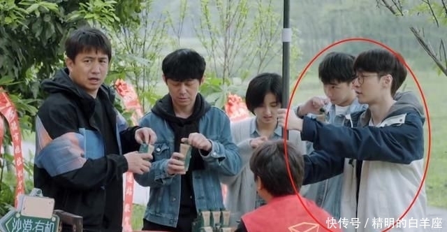 黄磊 张艺兴是《向往》中,唯一不敢喝特仑苏的人,喝一口就要赔钱