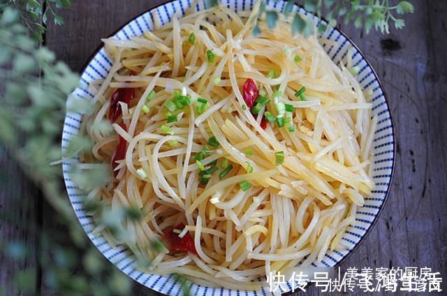爽脆|炒土豆丝,别再焯水了!一步错步步错,难怪口感不爽脆,还粘锅!