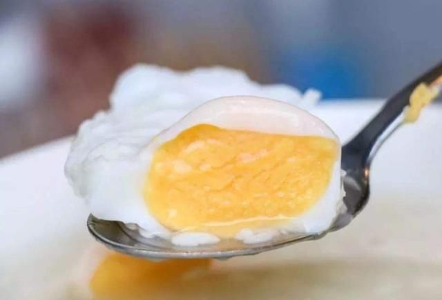煮荷包蛋，学会这个方法，荷包蛋不散花，又圆又香又嫩