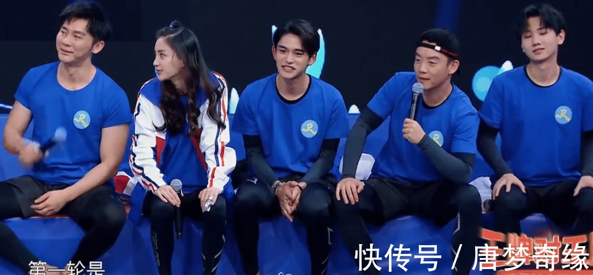 高情商|關曉彤落水后妝花了,下意識的一個動作顯露高情商,想不火都難