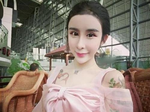 丰胸#16岁开始整容,花400万“换脸”200次的“红粉宝宝”,现在怎样
