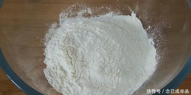 这才是糯米粉最好吃的做法,一搅一拌,锅中一倒,出锅孩子抢着吃