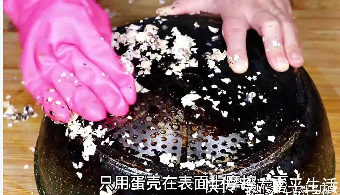 鸡蛋壳|炒锅锅底不管多黑,教你一招,立马焕然如新,连洗洁精都省了